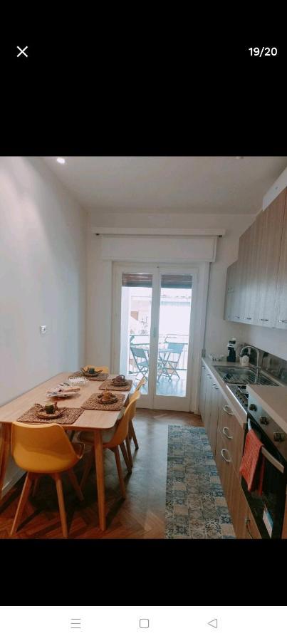 Casa Vacanze Monroe Palermo Bagian luar foto